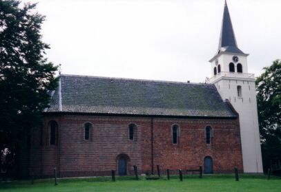 foto van de kerk te Hellum